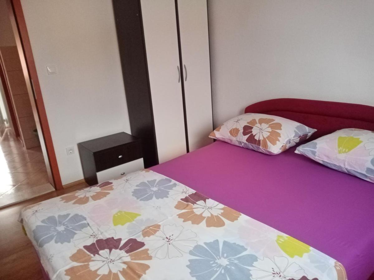 Apartman Kristina Sa Dvije Sobe Biograd Na Moru Exterior photo